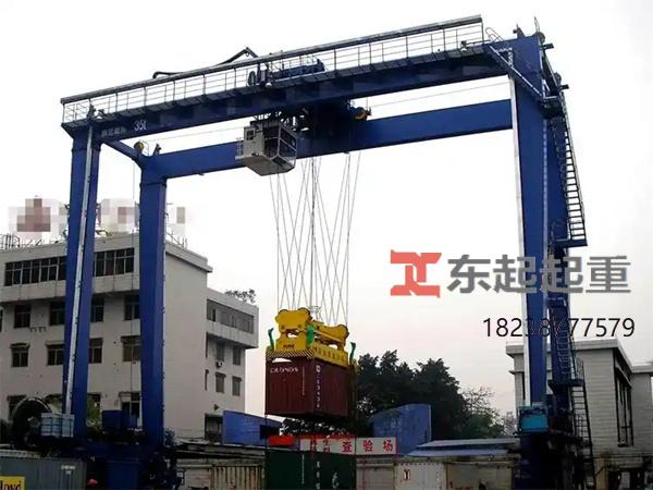 贵州毕节伸缩式集装箱龙门吊的吊具结构特点